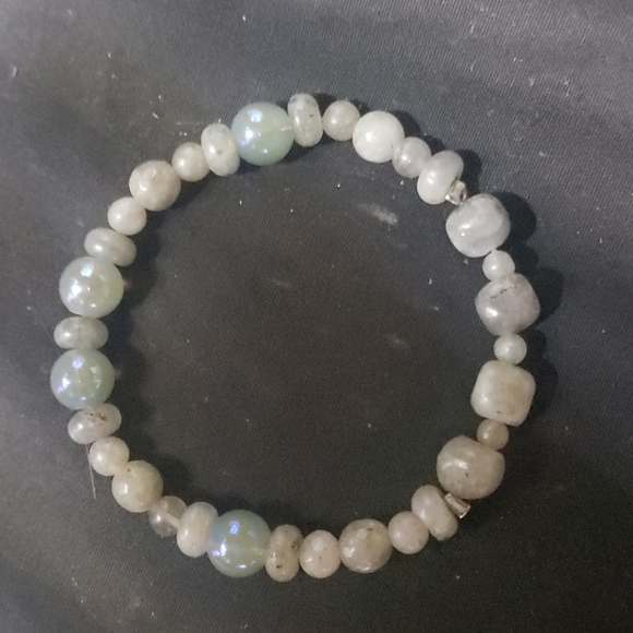 Handmade semi precious Labordorite stone bracelet - Picture 3 of 3